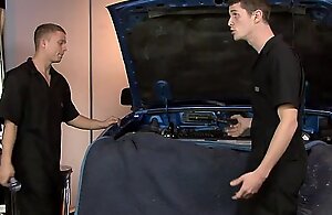 Gay mechanics fucking in be imparted to murder garage